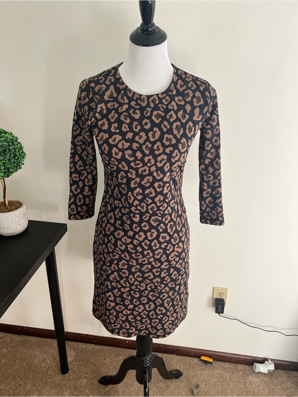 NWOT J. McLaughlin Brown and Black Leopard Print Long Sleeve Dress